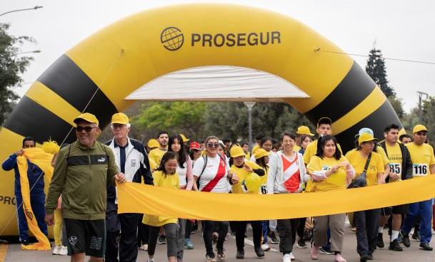 Más de 300 personas se unieron a la VII Caminata Solidaria de la Fundación Prosegur para promover la inclusión social y laboral